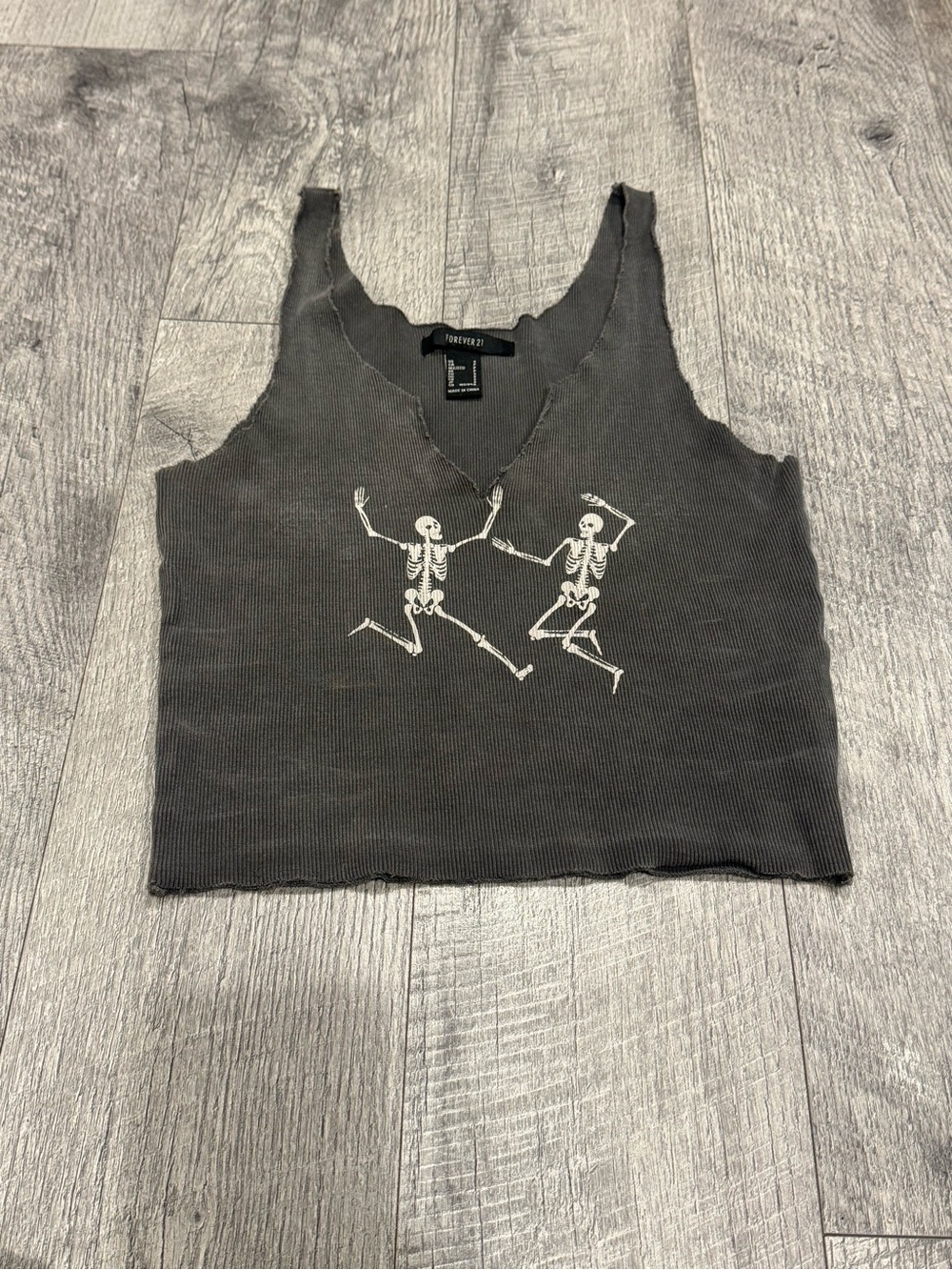 Forever 21: Gray Skull Graphic Print Knit Sleeveless V-Neck Crop Tank, S